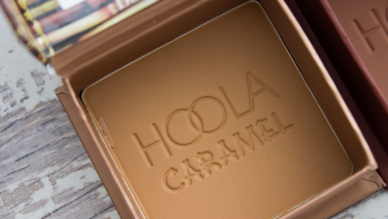 benefit hoola bronzer caramel