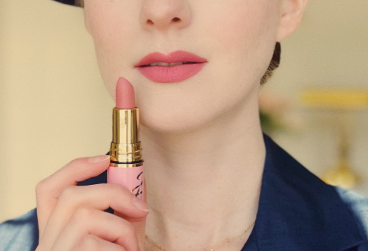 pink lipstick