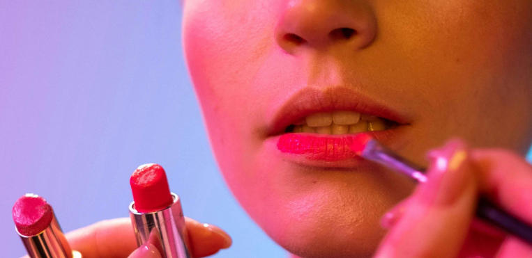 glossy lipstick