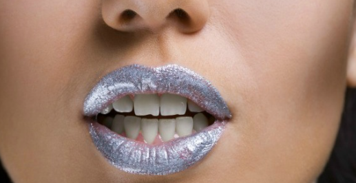 metallic lipstick