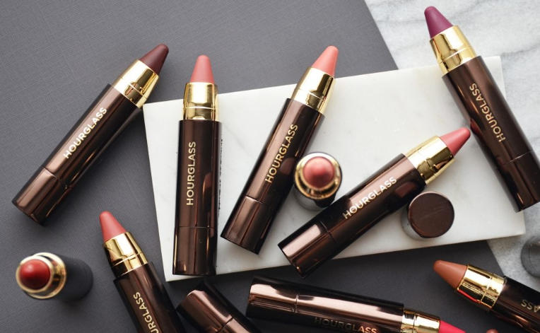 hourglass lip